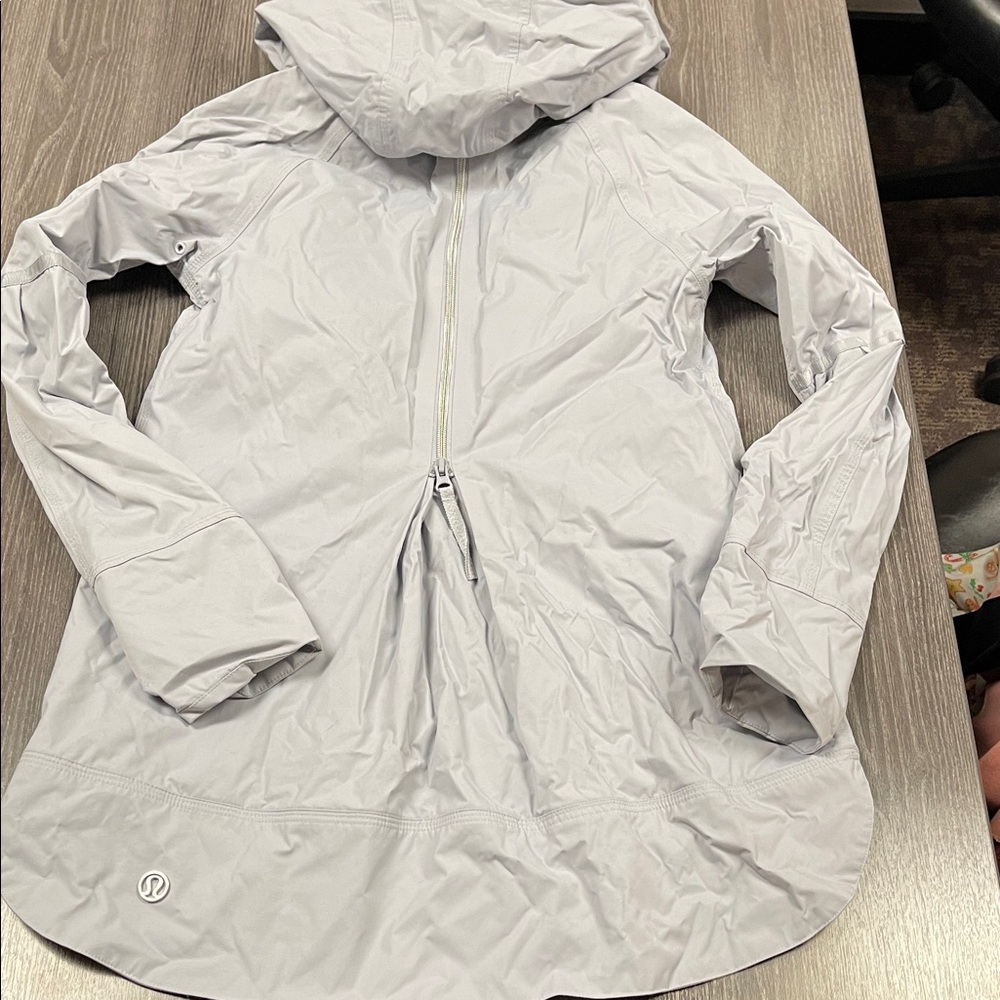 Rare Lululemon fo drizzle rain jacket silver 6